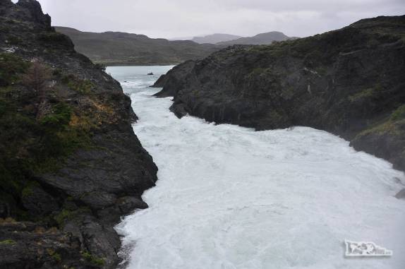 O salto Grande, onde as águas do lago Nordenskjold caem no lago Pehoe, no parque Nacional Torres del Paine, no sul do Chile